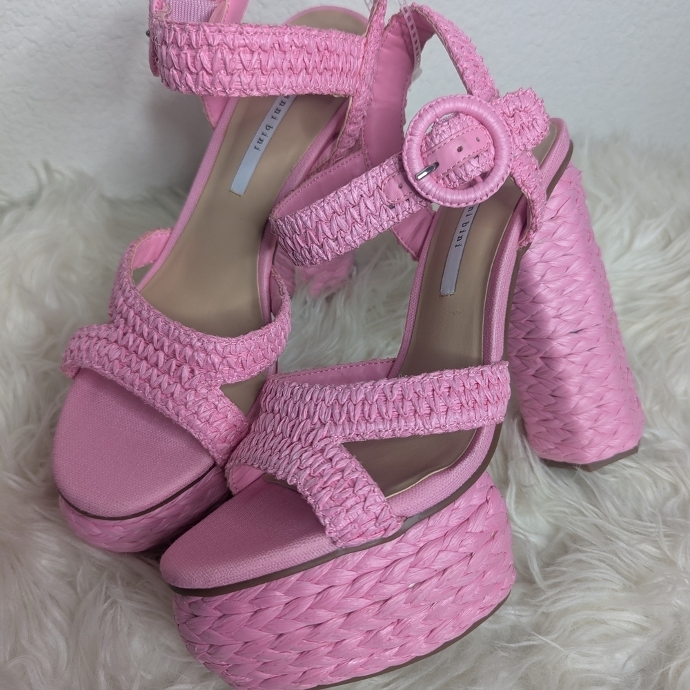 Gianni Bini Stylish Pink Platform Sandals - Picture 3 of 14